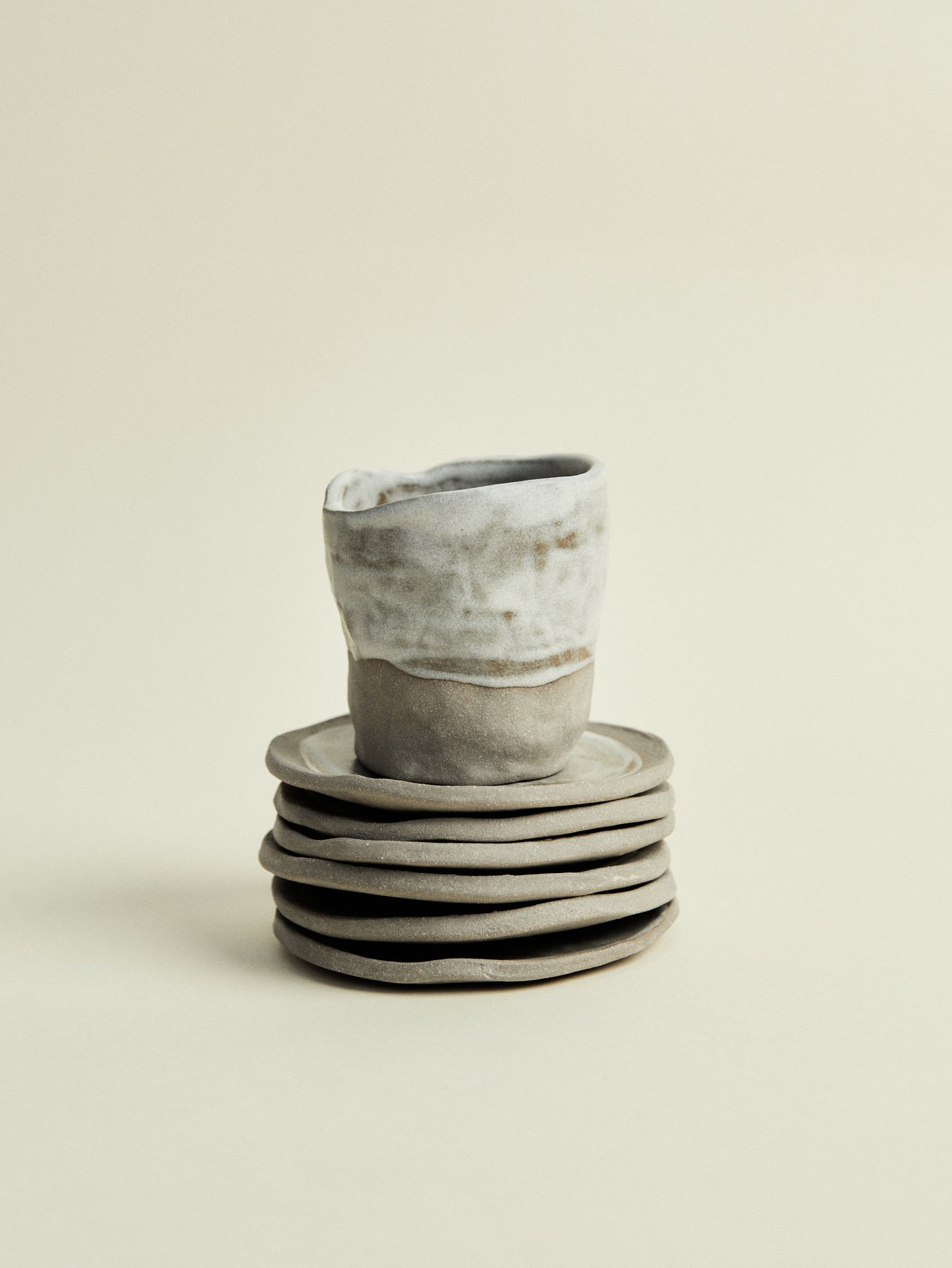 Set de Café Nórdico – Gres Gris & Blanco Mate