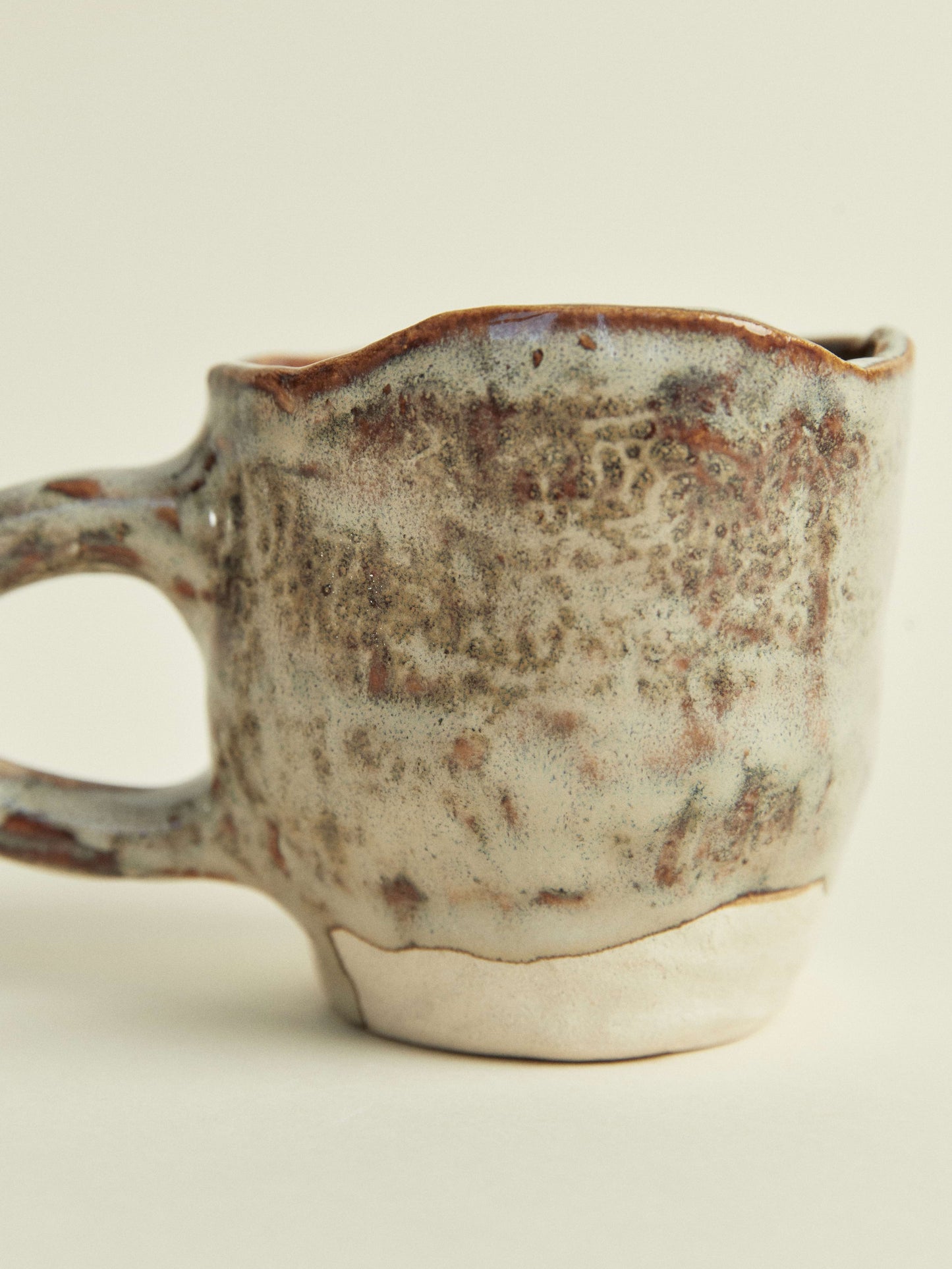 Taza orgánica de cerámica